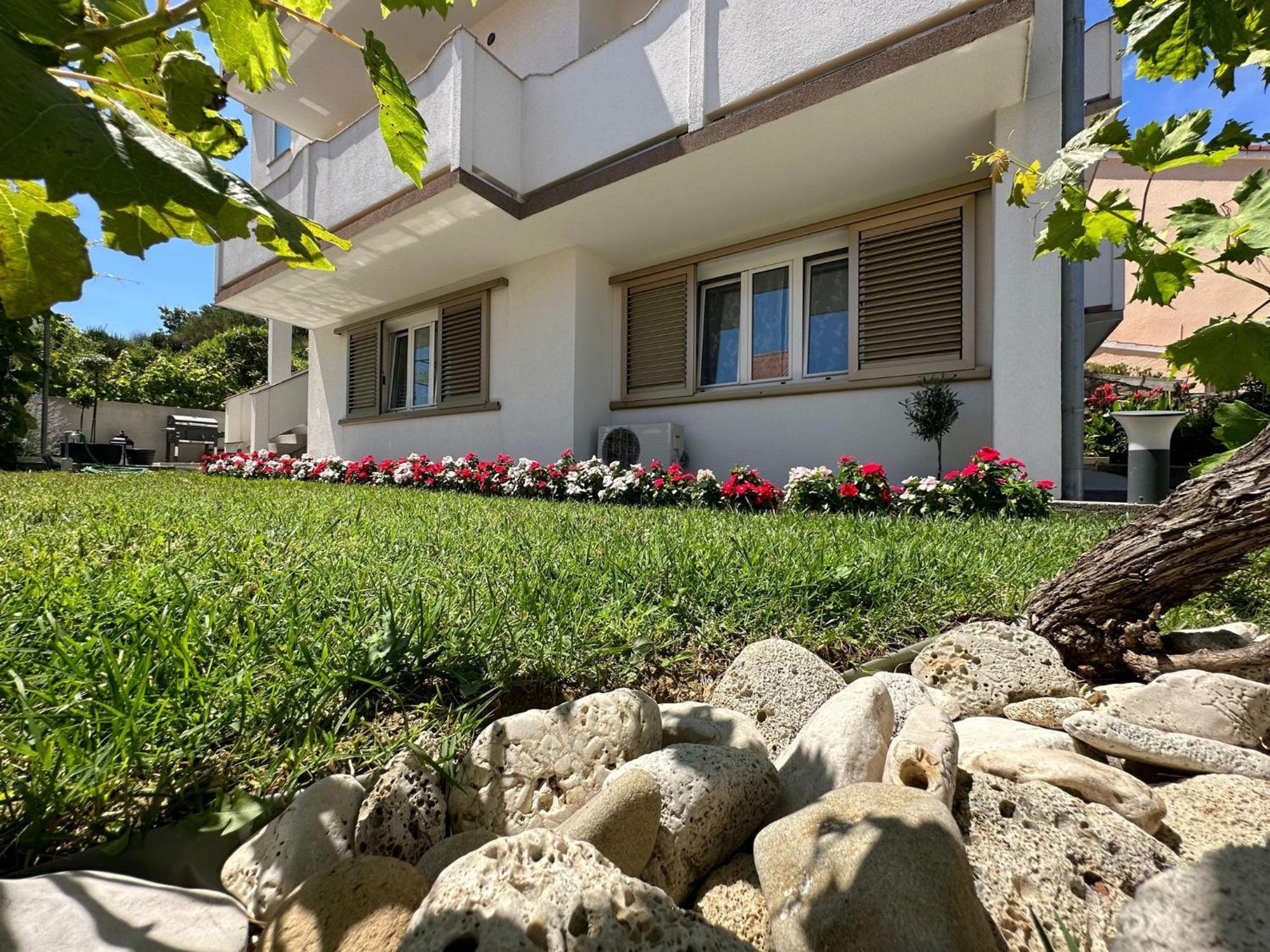 Apartments Vinse Near Rab Center Rab Town Eksteriør bilde
